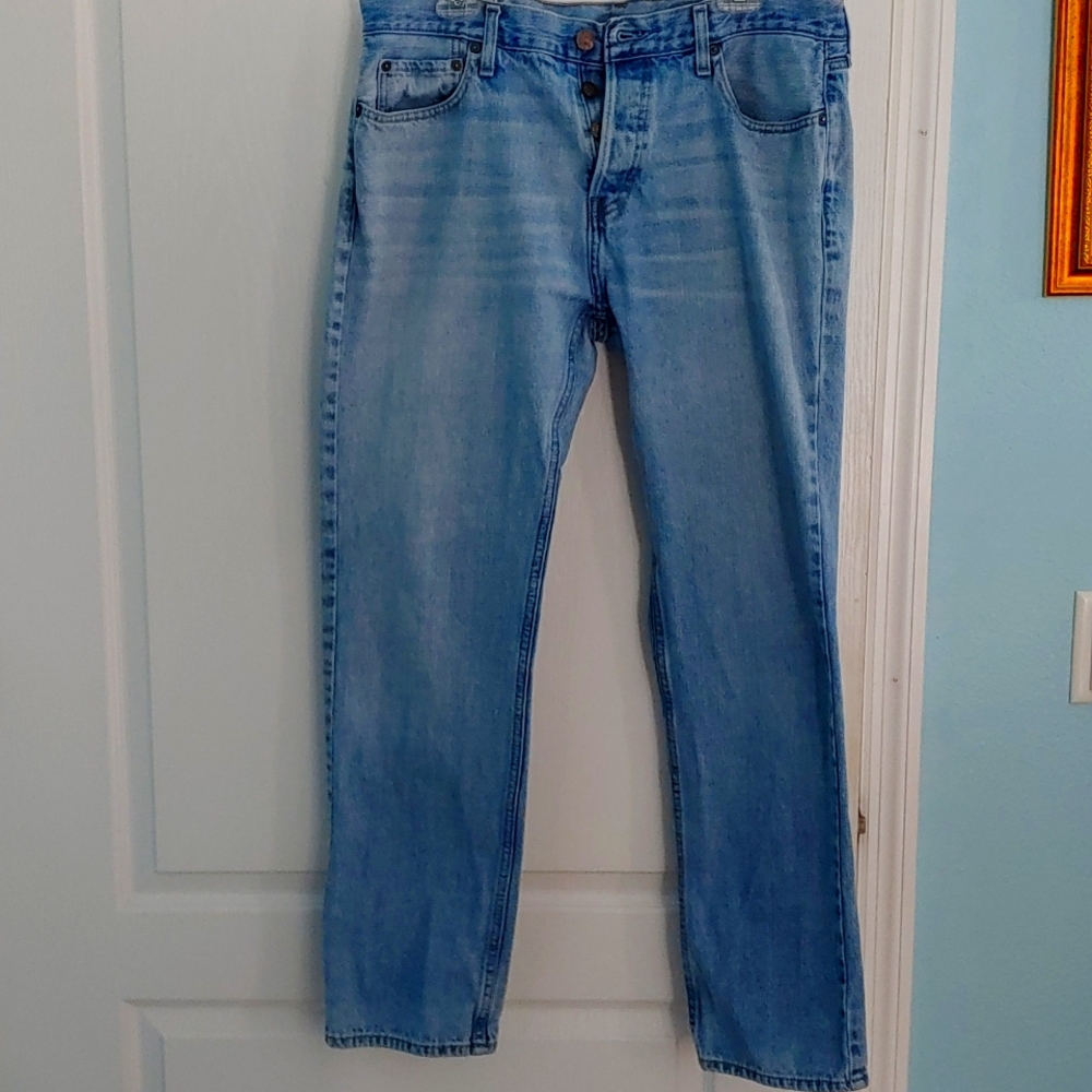 Hollister Men's Jeans 36x32. 4 button fly.